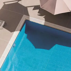 4* Aparthotel Adina Serviced Court